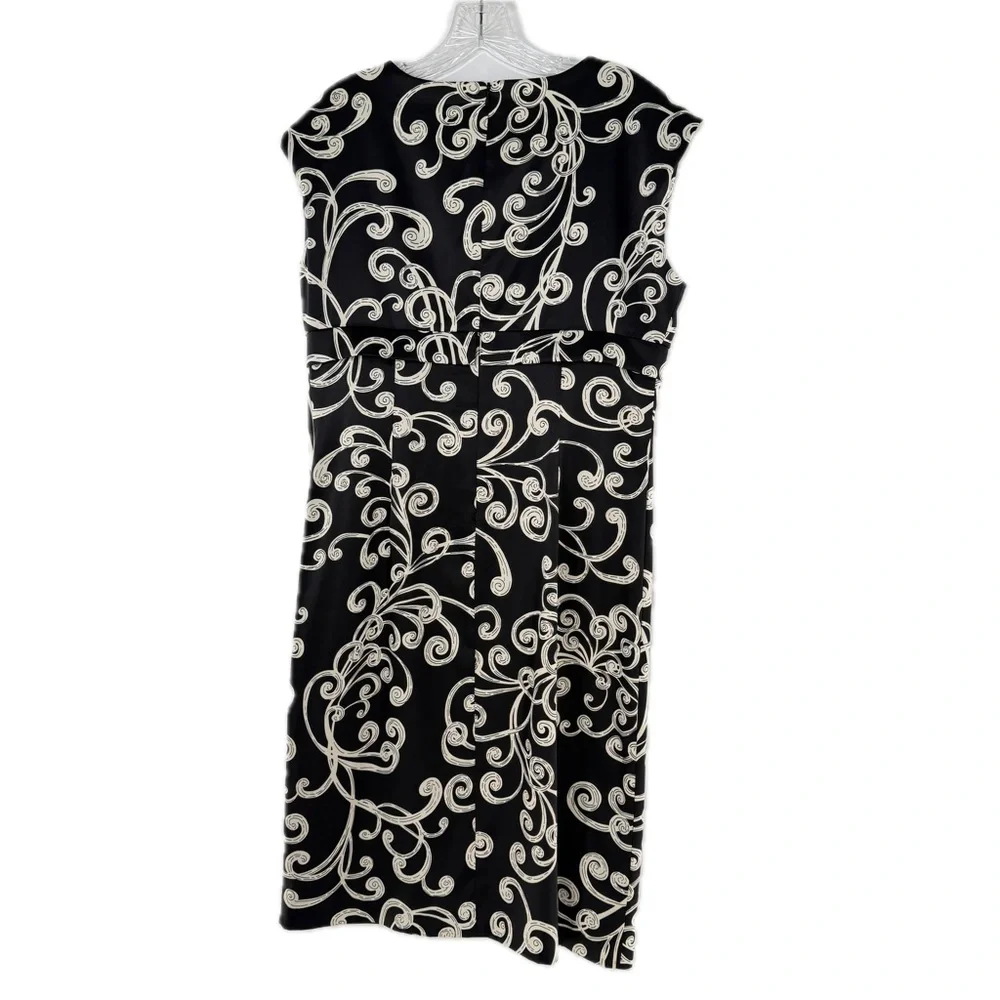 DONNA RICCO New York Black/White Scroll Design Bow Front Sheath Dress Size 12